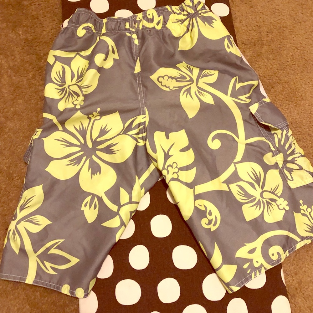Old navy grey and lime green swim 🏊‍♂️ trunks